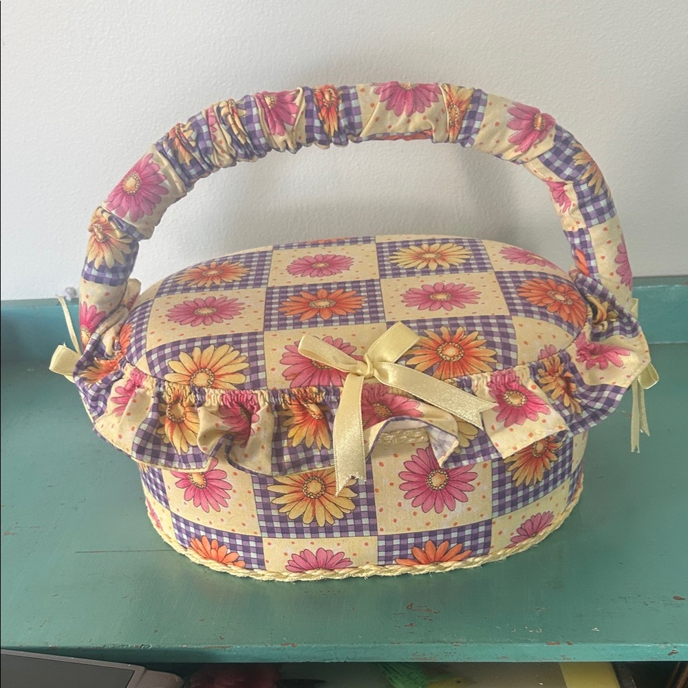Floral sewing 🧵 box